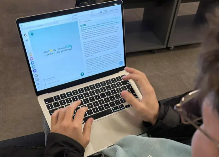 Student review screenshot showing Tytus Kenison's Unive experience