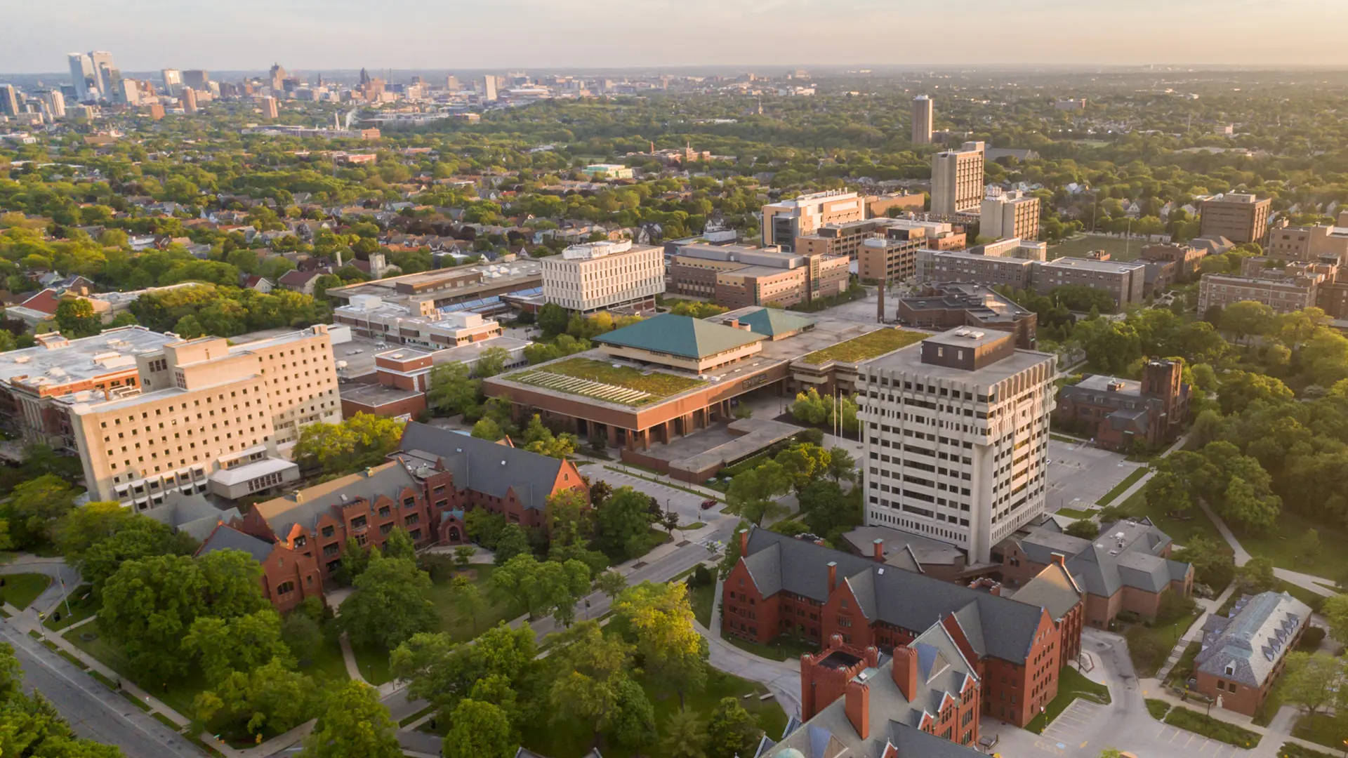 University of Wisconsin-Milwaukee campus image