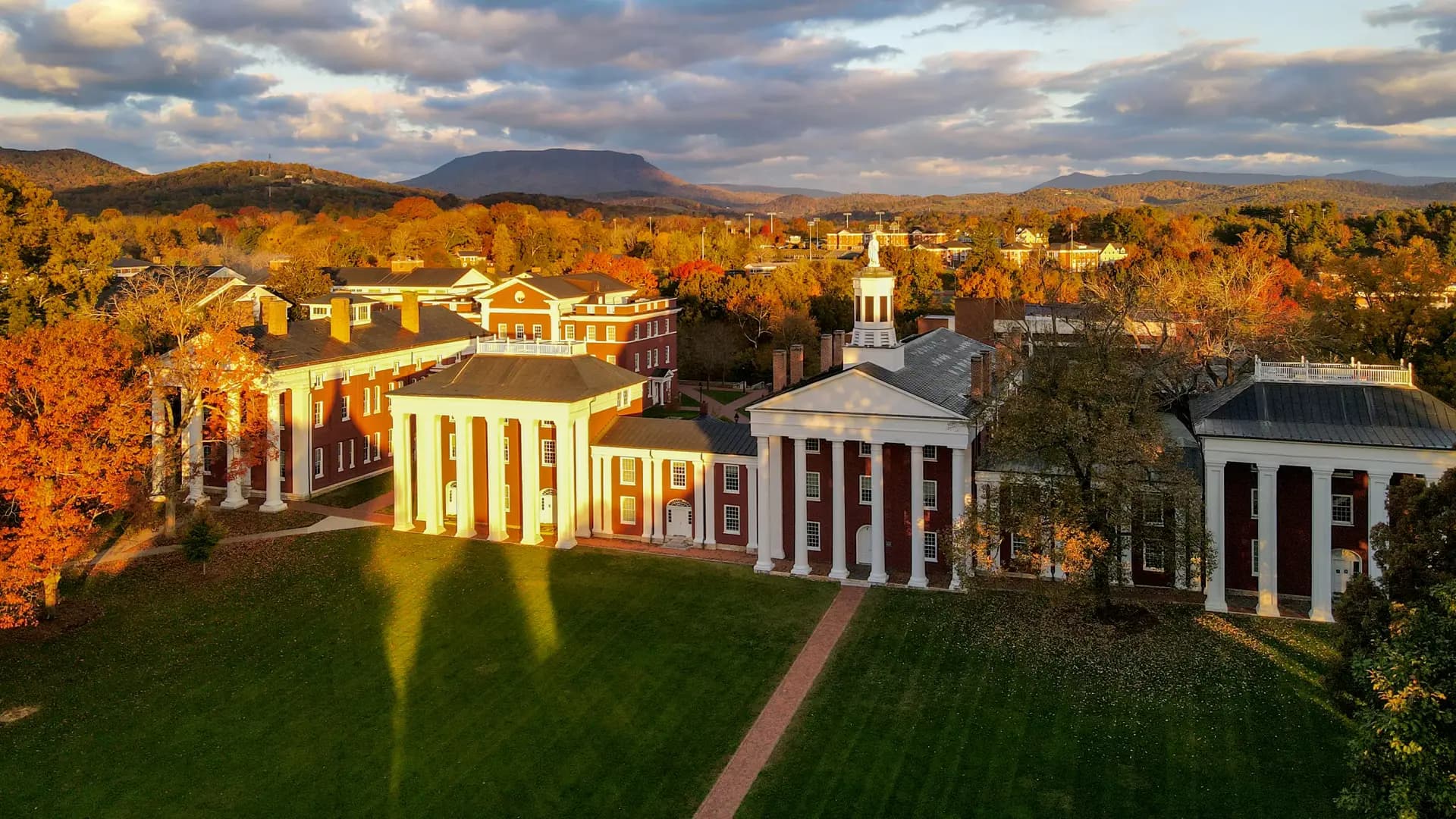 Washington and Lee University campus image